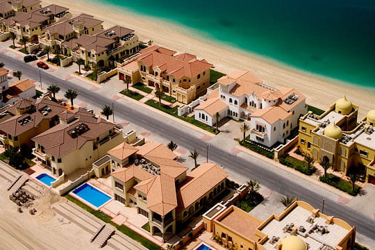 http://www.linternaute.com/actualite/grands-chantiers/photo/l-ile-artificielle-the-palm-jumeirah-a-dubai/image/villas-luxe-506696.jpg
