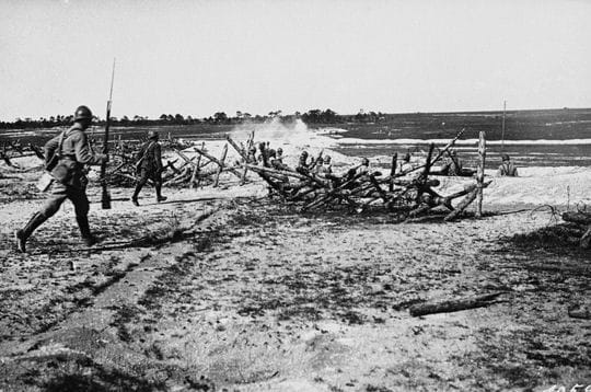 soldats en plein assaut en 1917.