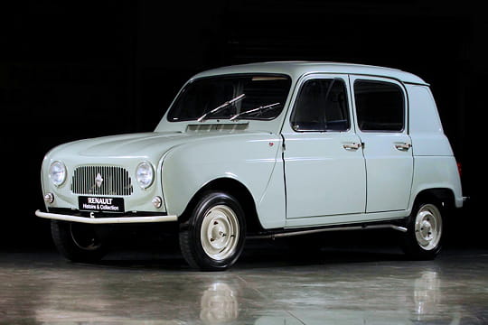 1961 La Renault 4 est officiellement pr sent e lors du Salon de l'Auto de