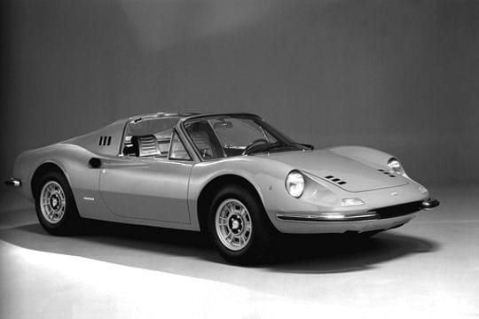Lanc e en 1972 pour renouveler les ventes de la 246 GT la Dino 246 GTS se 
