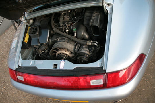 le moteur de la 993 carrera est une évolution de celui de la 964 rs. la version