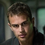 Photo Theo James
