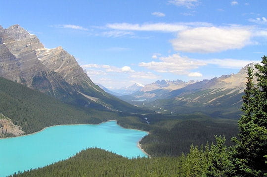 la beauté des paysages canadiens n'est pas une légende. les lacs et les immenses