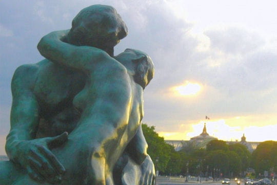 http://www.linternaute.com/paris/magazine/photo/gros-plan-sur-la-sculpture-parisienne/image/baiser-rodin-506485.jpg