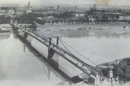 vue du pont saint-pierre sur la garonne. toulouse, france - janvier 1900 