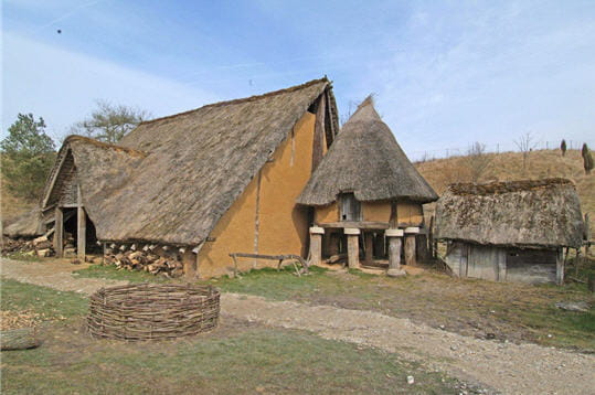 cette maison de village est une reconstitution de l'habitat&nbsp;en 50 av. j.c,