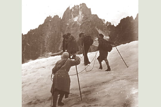 http://www.linternaute.com/savoir/magazine/photo/les-sportifs-d-antan/image/alpinistes-479072.jpg