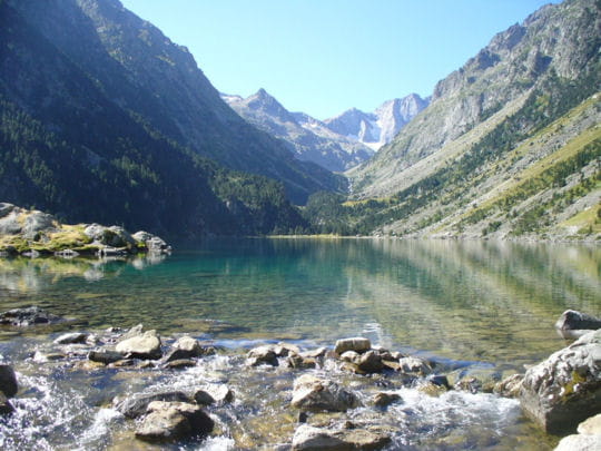 http://www.linternaute.com/sortir/escapade/les-endroits-les-plus-beaux-des-pyrenees/image/plus-beaux-endroits-pyrenees-lac-gaube-1243930.jpg