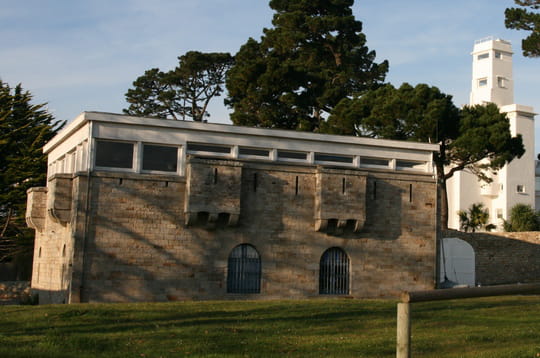 le fort du coq fut construit en 1861,&nbsp;suite&nbsp;à un ordre impérial. bien