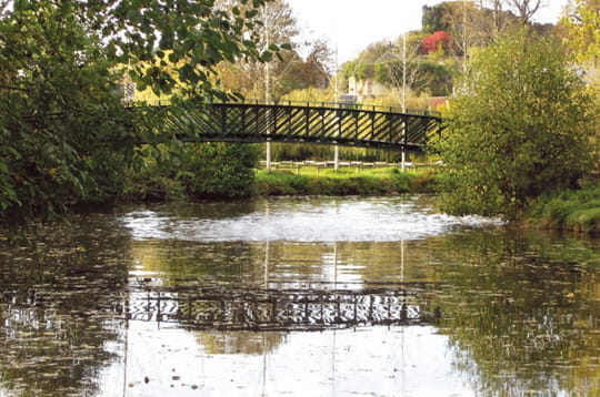 le pont du jardinier a été réalisé vers 1900 par les ateliers eiffel à la
