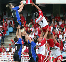 http://www.linternaute.com/sport/rugby/tutoriel-pratique/regles-du-rugby/images/touche.jpg