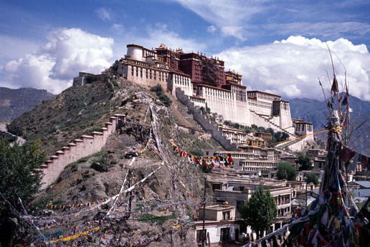le palais du potala au tibet