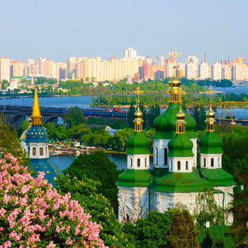 vue panoramique sur le monastère de vidubichi à kiev 