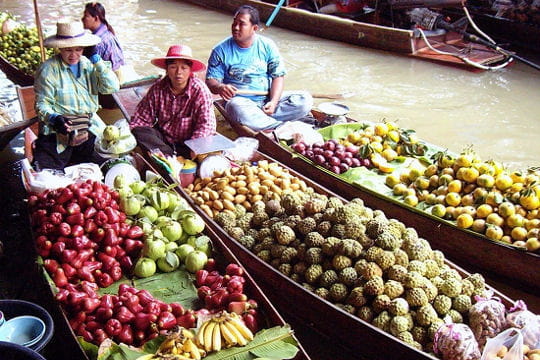 http://www.linternaute.com/voyager/asie/photo/les-100-plus-belles-facettes-de-la-thailande/image/fruits-legumes-pas-seulement-514116.jpg