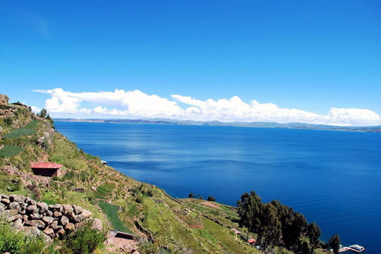 http://www.linternaute.com/voyager/magazine/lacs-du-monde/image/lac-titicaca-616365.jpg