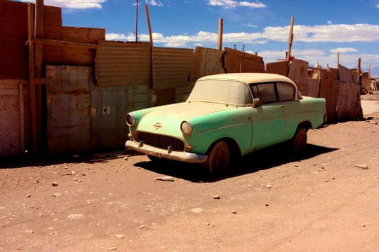 voiture agonisante dans le désert